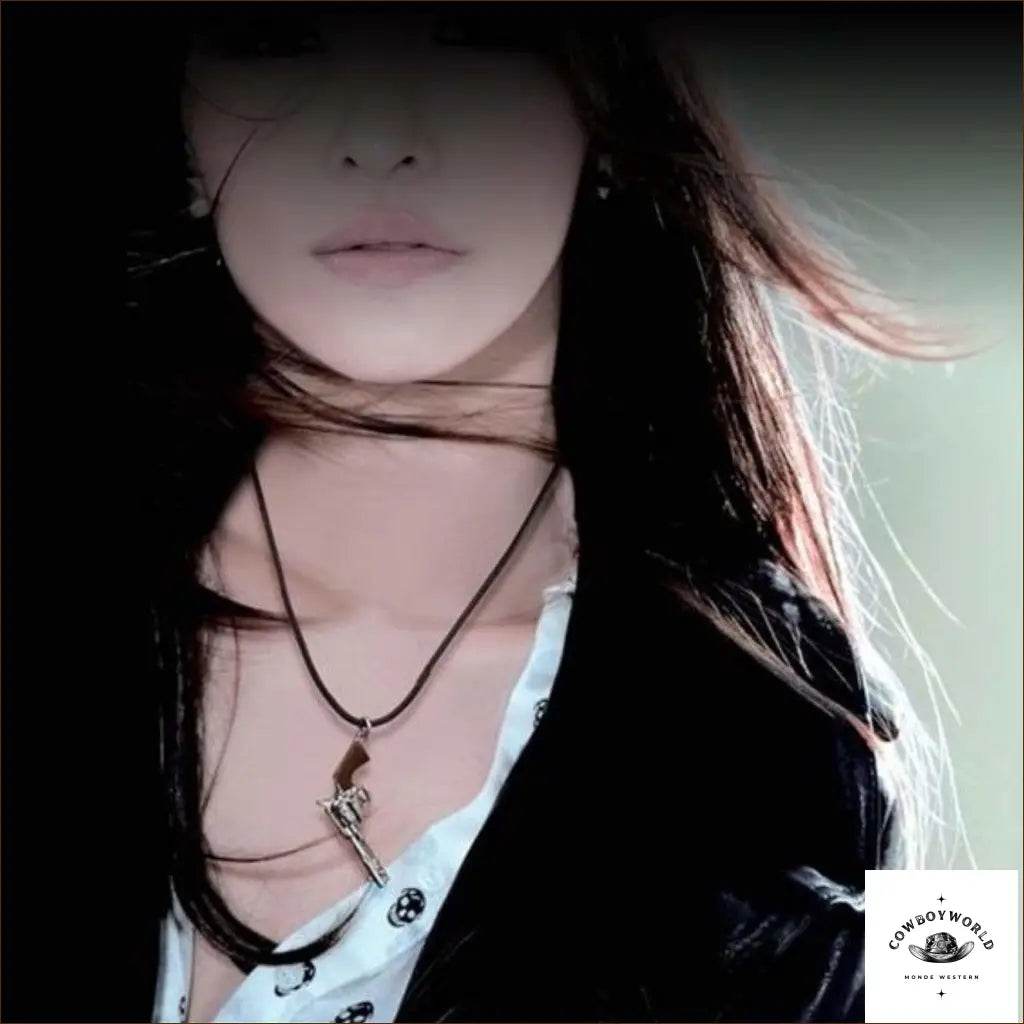 Collier Western Revolver (Argent) - Cowboy World